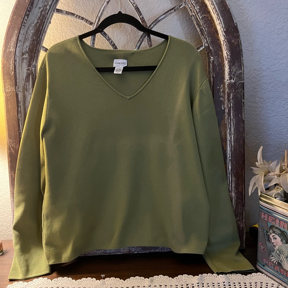 Chicos Top  Size 3 Color Light Green